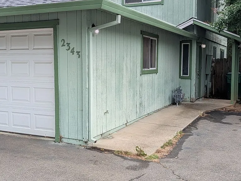 2343 Ferry St — Photo 12