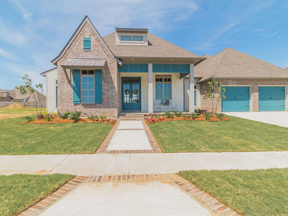 1st image of 105 Royal Palms Dr