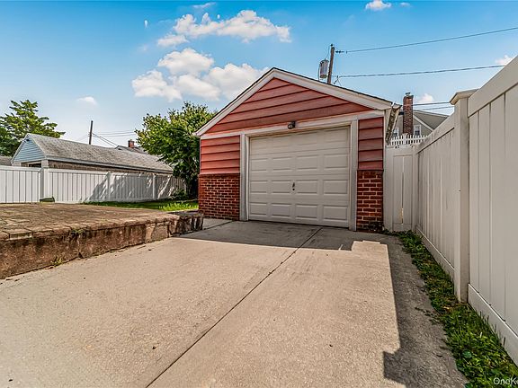 3rd image of 248 Kensington Road S