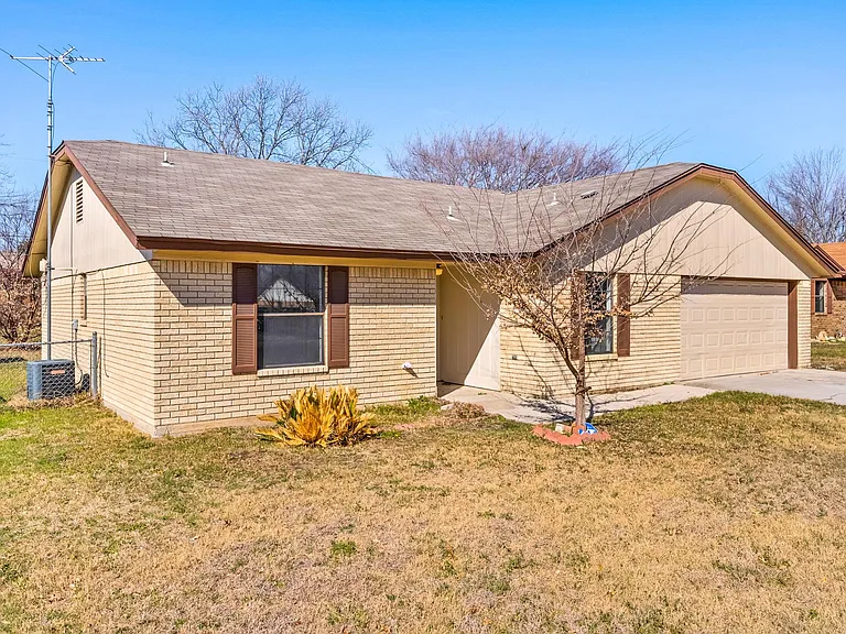 1907 Moonlight Dr — Photo 17