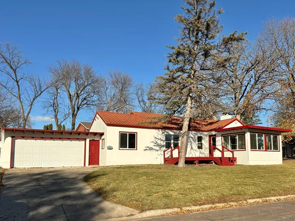 206 11th St SE, Waseca, MN 56093