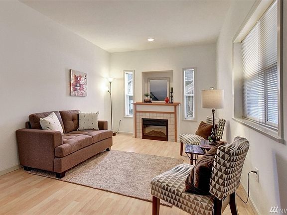 5th image of 4217 164th St SW #B-106