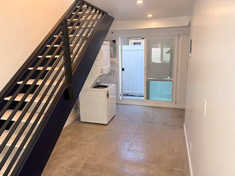 1622 Ocean Ave — Photo 2