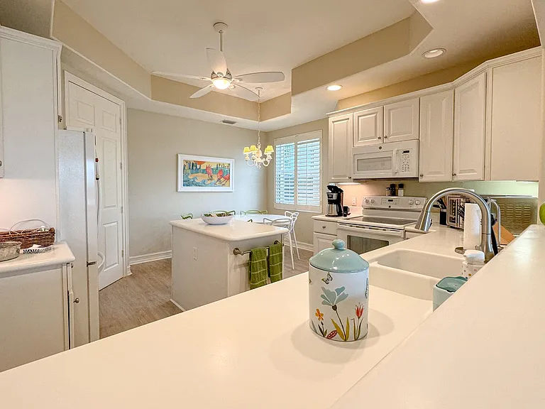 6017 Trophy Dr #601 — Photo 36