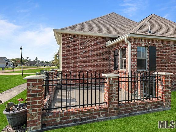 3rd image of 15327 Stone Hedge Dr