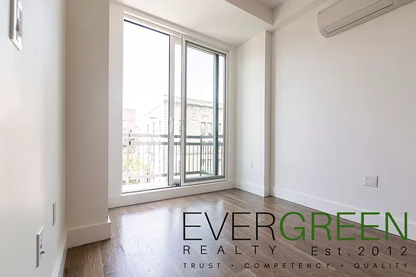 Rented by Evergreen Apartments BK | media 78