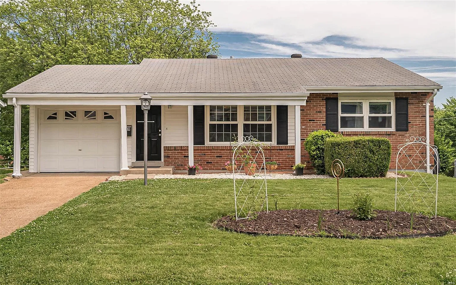 419 Lambeth Ln photo 1