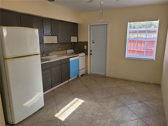 3rd image of 1213-1217 SW 3rd Ave #1213
