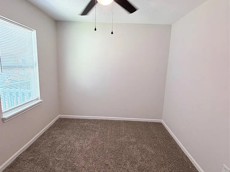 2915 Creston Dr — Photo 14