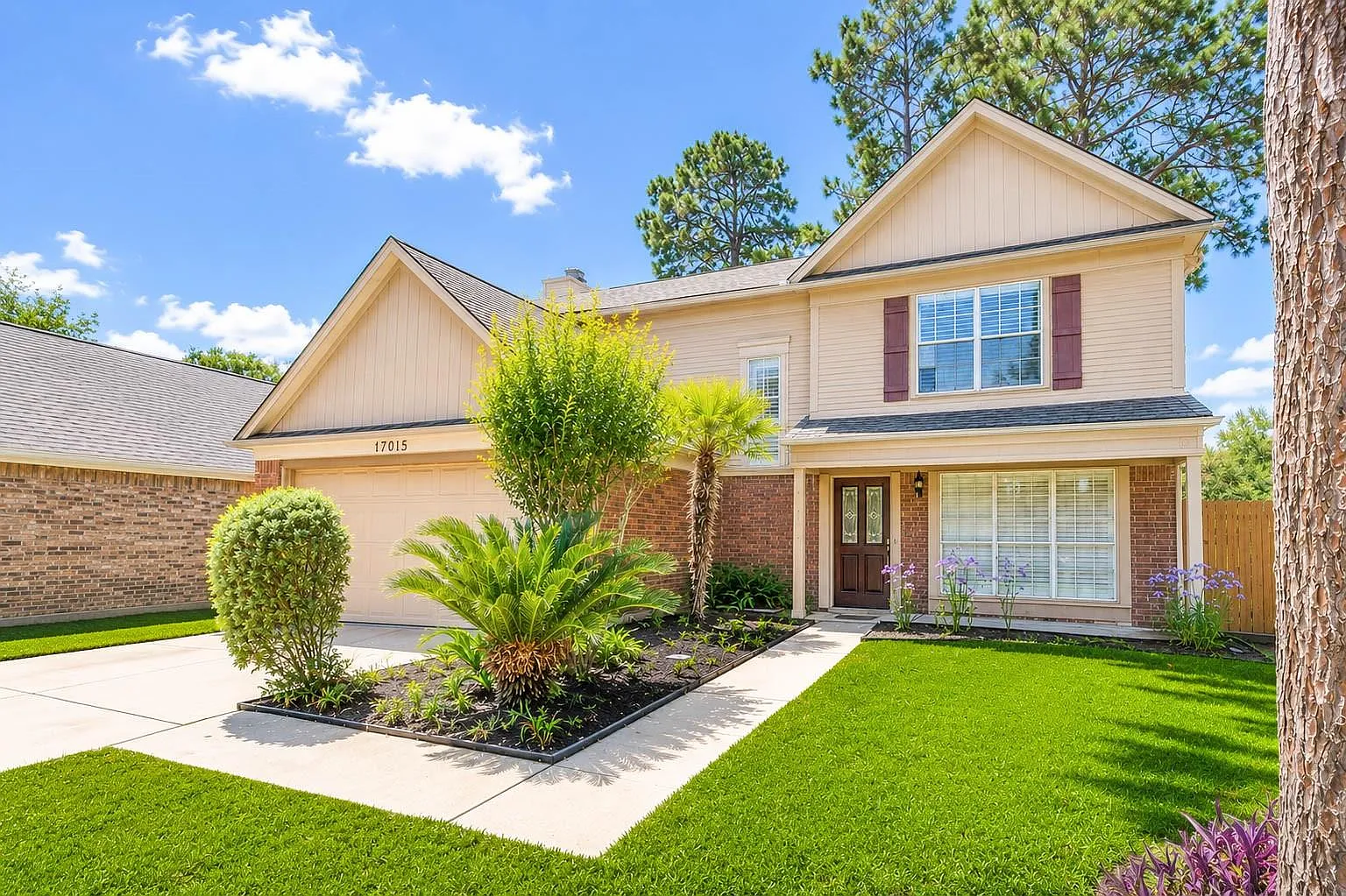 4 bed, 2.5 bath, 2096 sqft, $2,000 — Photo 2