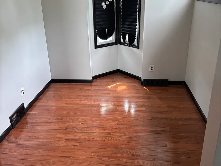 235 Pine St — Photo 2