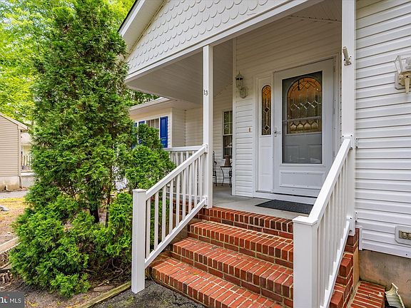 4th image of 13 Catalpa Ln