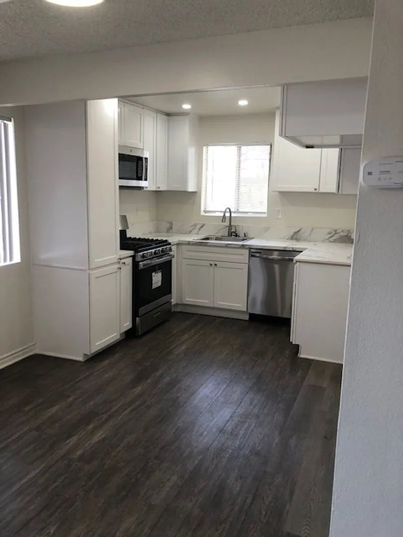 10518 Western LLC — Photo 3