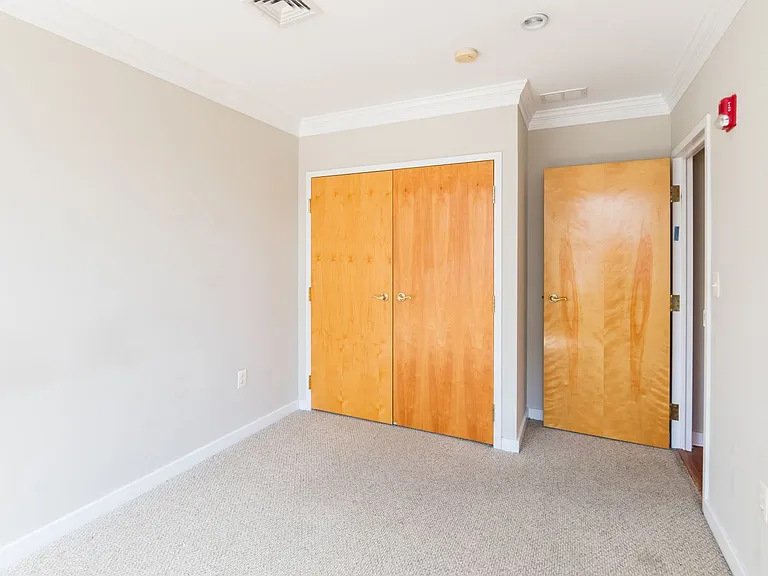 1939 Chestnut St #4B — Photo 10