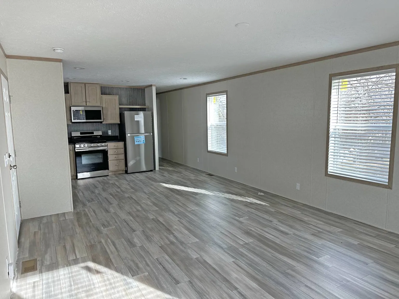 3 bed, 2.0 bath, 1120 sqft, $995 — Photo 3