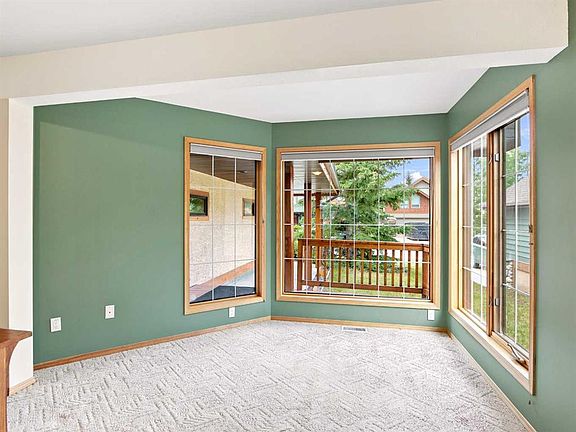 4th image of 2 SW Terrace Pl