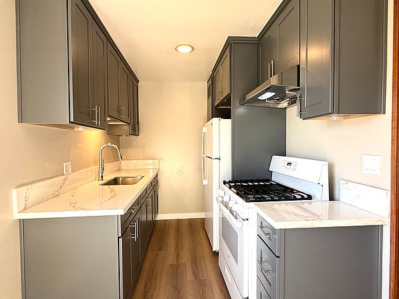 5th image of 1938 Johnston St APT 2