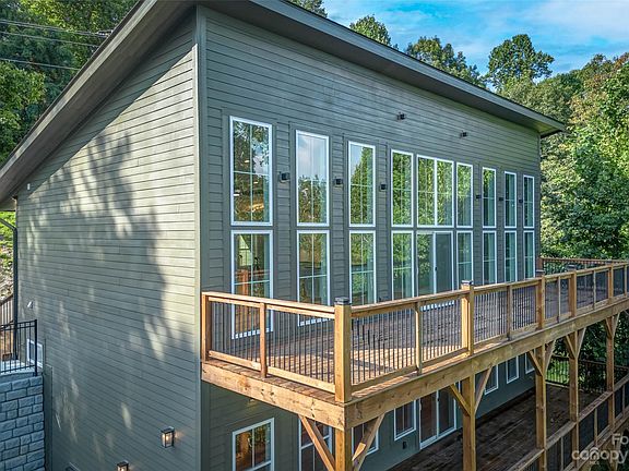 4th image of 276 Roberts Dr