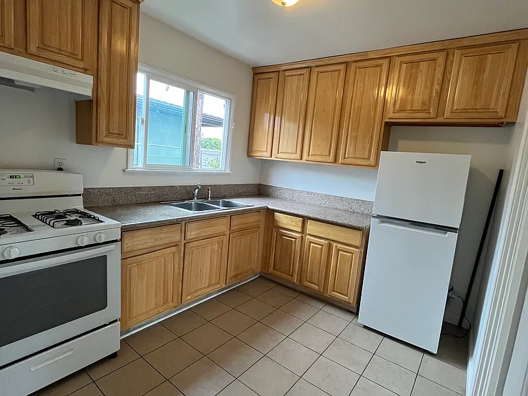2573 S Sepulveda Blvd — Photo 5