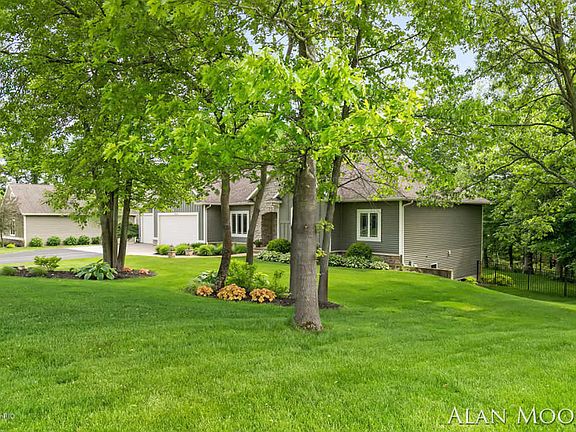 2nd image of 9481 Arrowcrest Dr NE