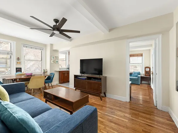 333 E 43rd St #110/11, New York, NY 10017