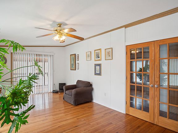 4th image of 144 Farwood St