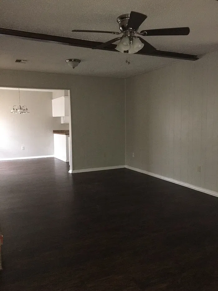 3 bed, 2.0 bath, 1368 sqft, $1,395 — Photo 2