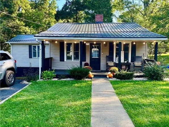 395 Lyons Ave, East Palestine, OH 44413