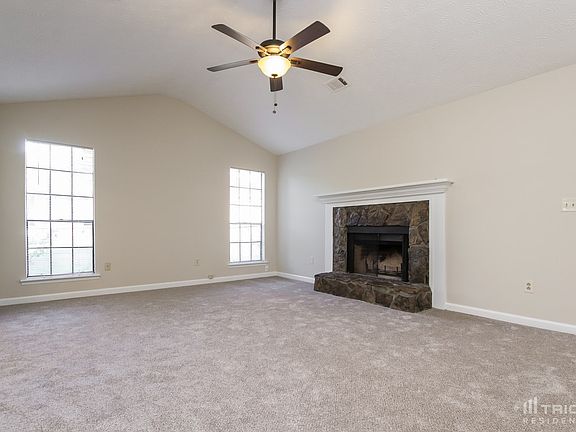 3rd image of 4142 Creek Hollow Way