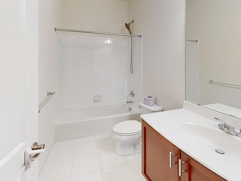 909 Lakeview Ct #909 — Photo 13