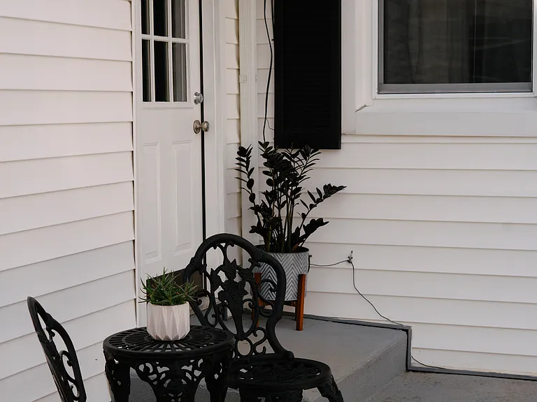 254 W College St — Photo 18
