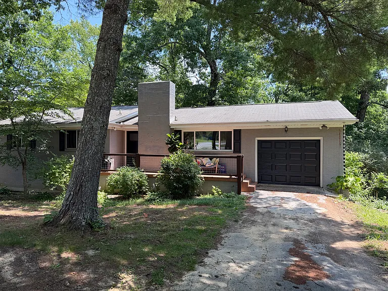 1302 James Blvd — Photo 2