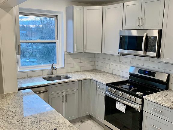 3rd image of 6033 Woodcrest Ave #2F