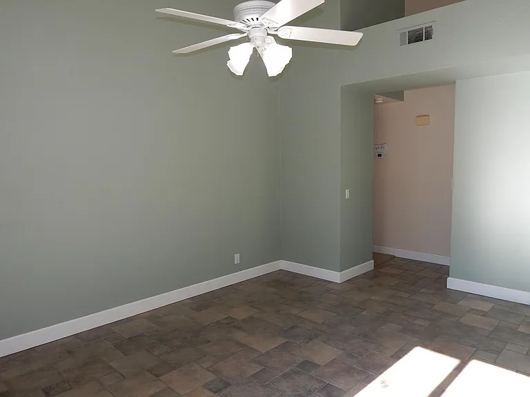 1209 Evans Ct — Photo 5