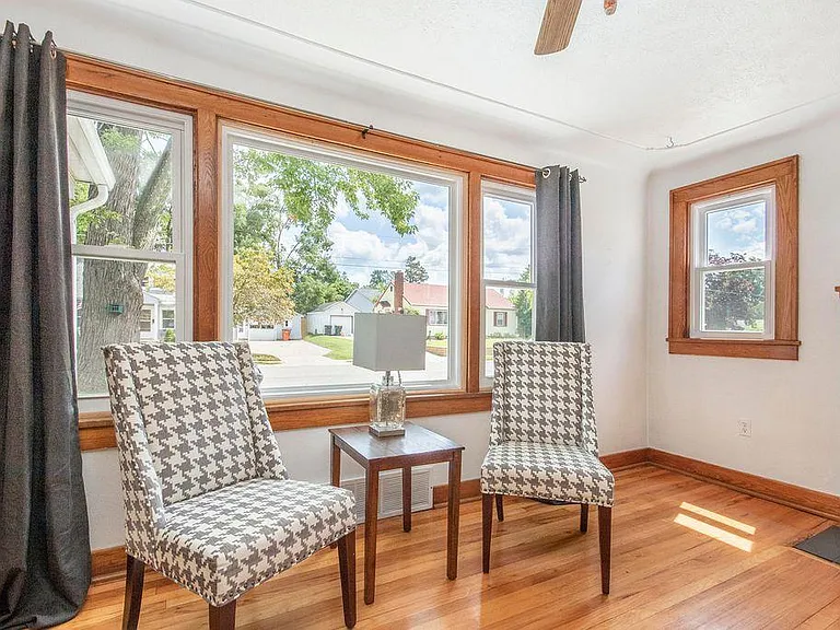383 Elizabeth St — Photo 11