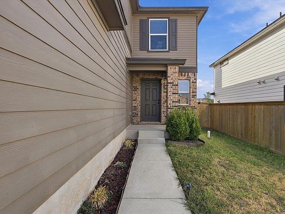 5th image of 104 Rooster Way