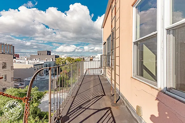 Rented by MySpaceNYC | media 23