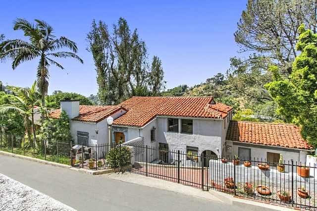 1st image of 3119 Hollyridge Dr