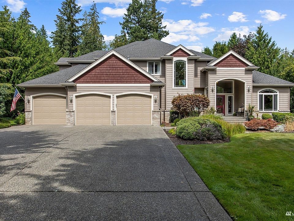 Custom Built Lake Tapps Beauty>
