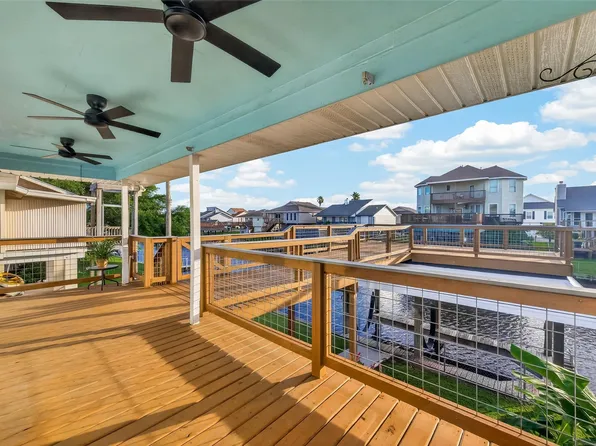 4 N Sandpiper St, La Marque, TX 77568