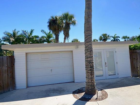 4th image of 303 Colonia Ln W
