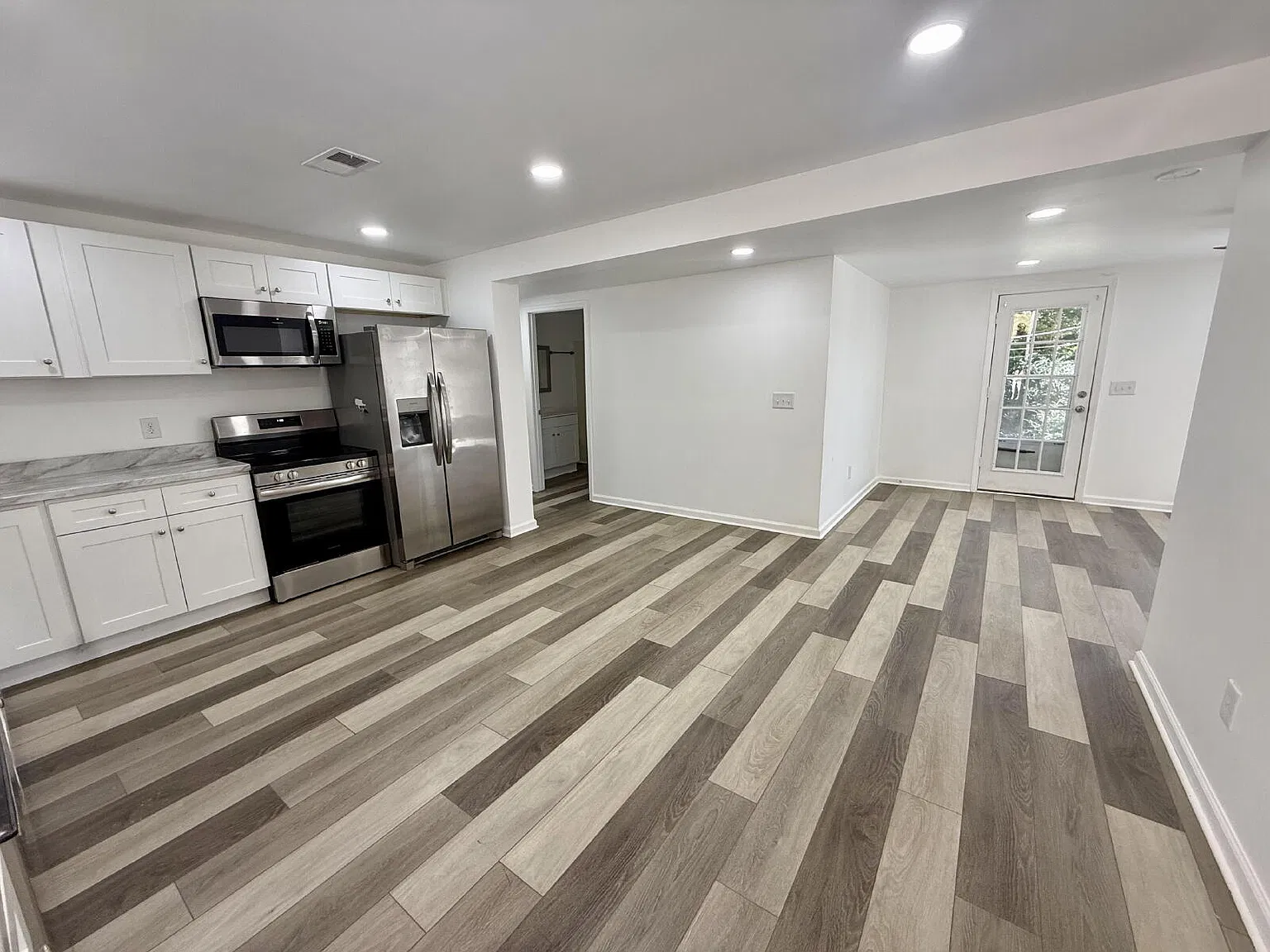 2 bed, 2.0 bath, 1000 sqft, $1,600 — Photo 1