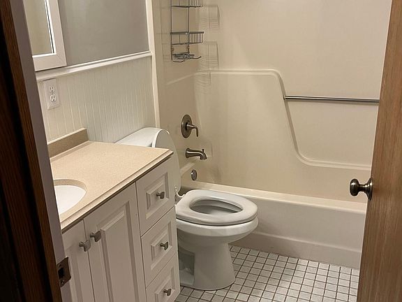 5th image of 1007 W Depue Ave APT 201