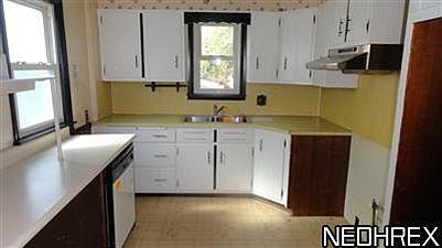 3rd image of 322 Cherry Ave