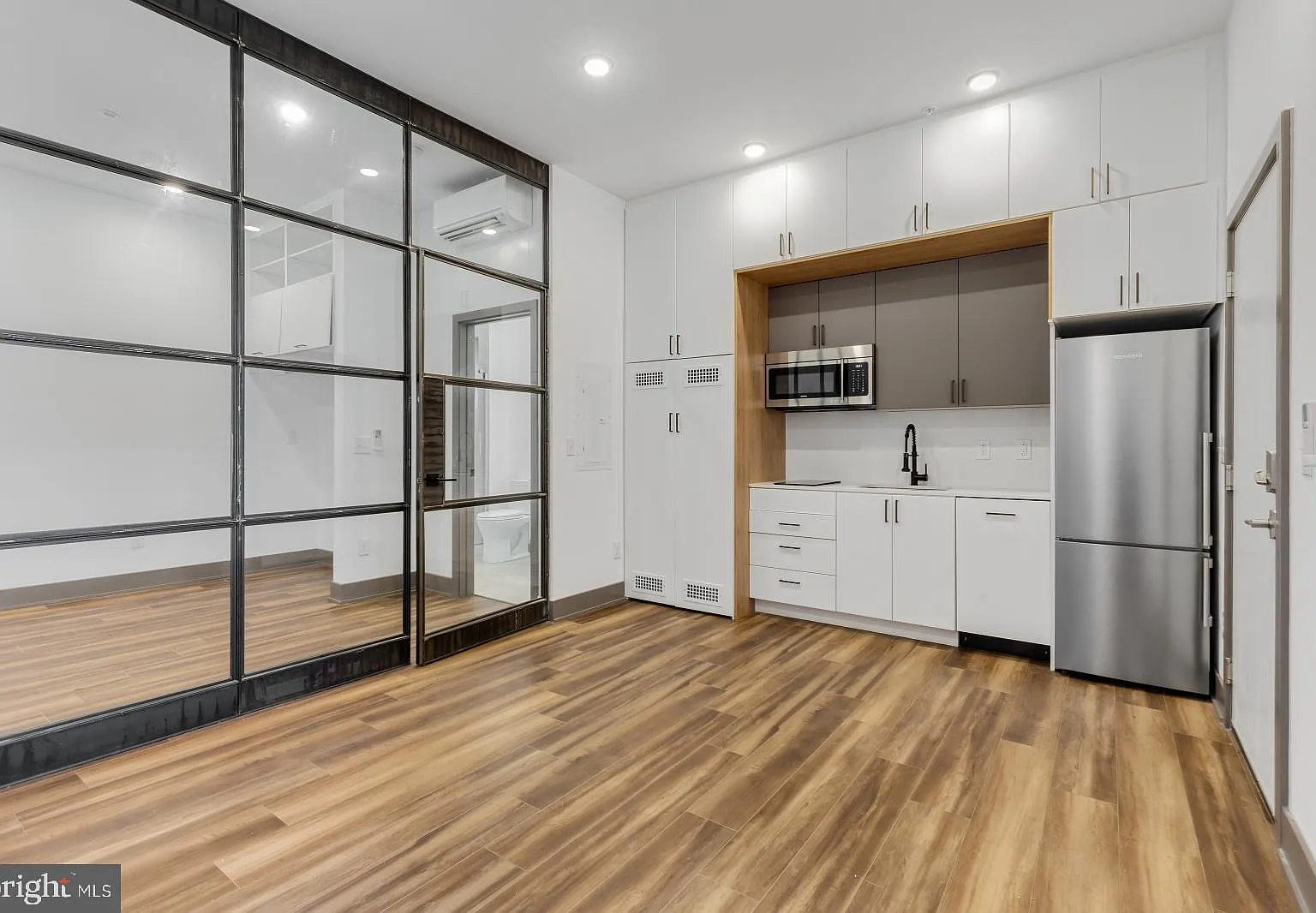 1 bed, 1.0 bath, $1,195 — Photo 2