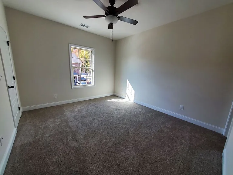 449 Oak St — Photo 18