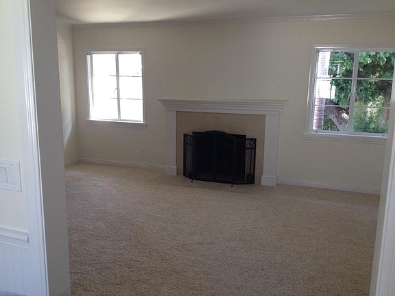 5th image of 12550 Oxnard St #D