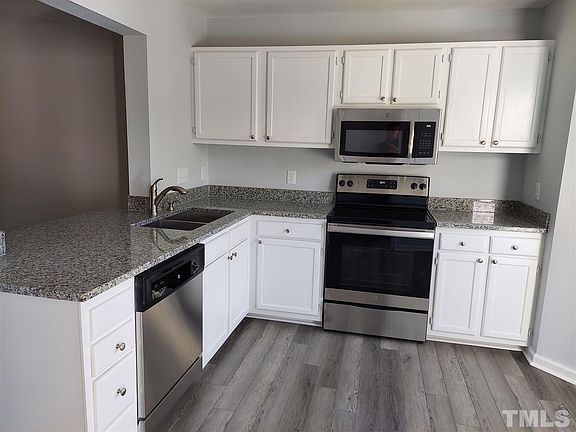 3rd image of 334 Kilarney Dr