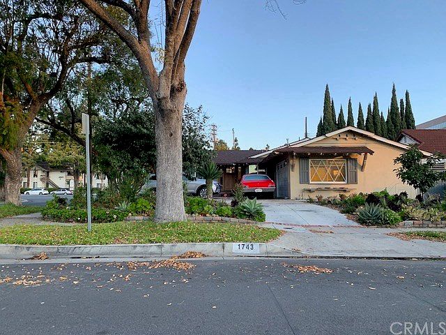 2nd image of 1743 Loretta Ln