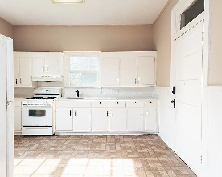 457 Forsyth St — Photo 23